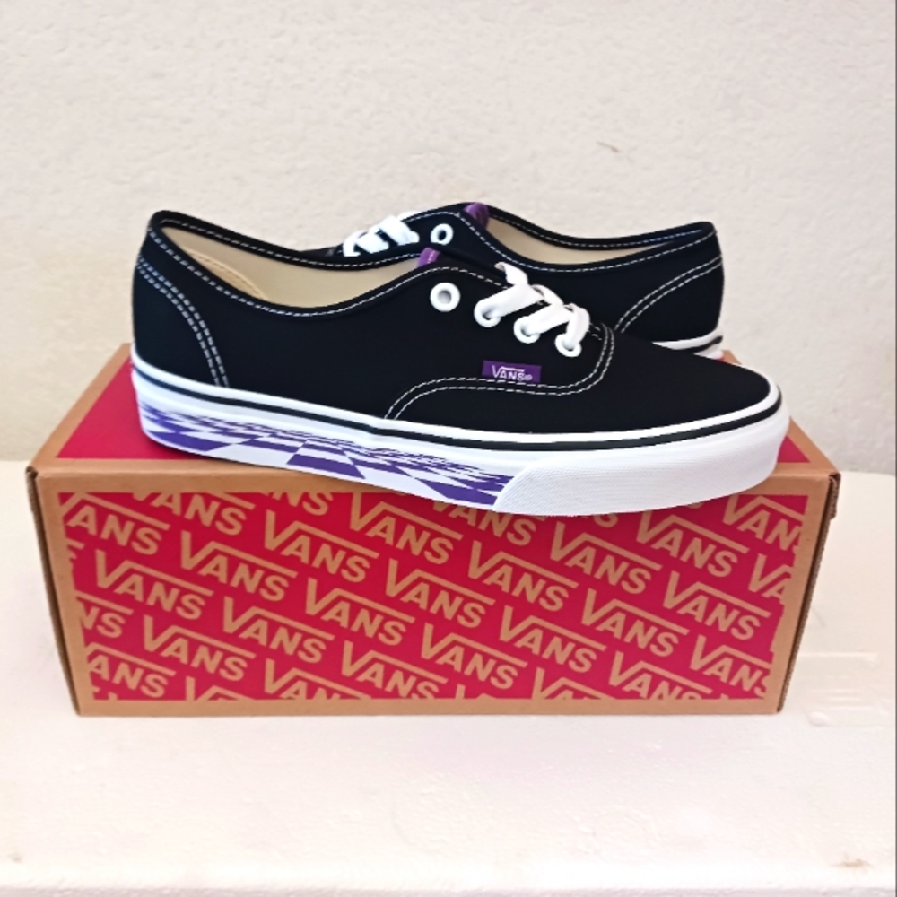 Vans - Picture 1 of 4
